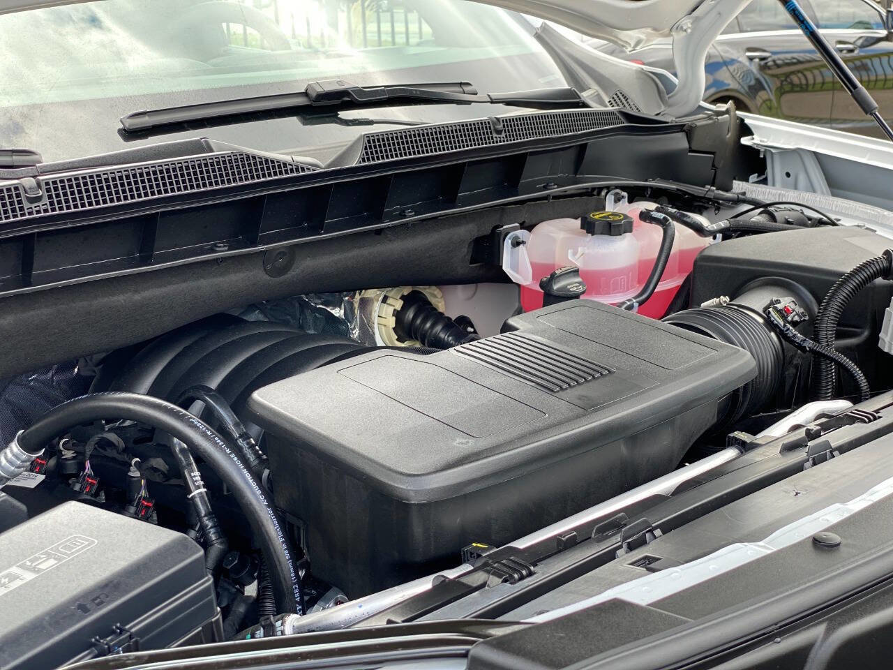 Used 2025 Chevrolet Tahoe LT image 18