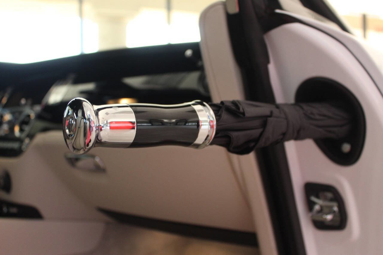 Used 2019 Rolls-Royce Dawn RWD image 31