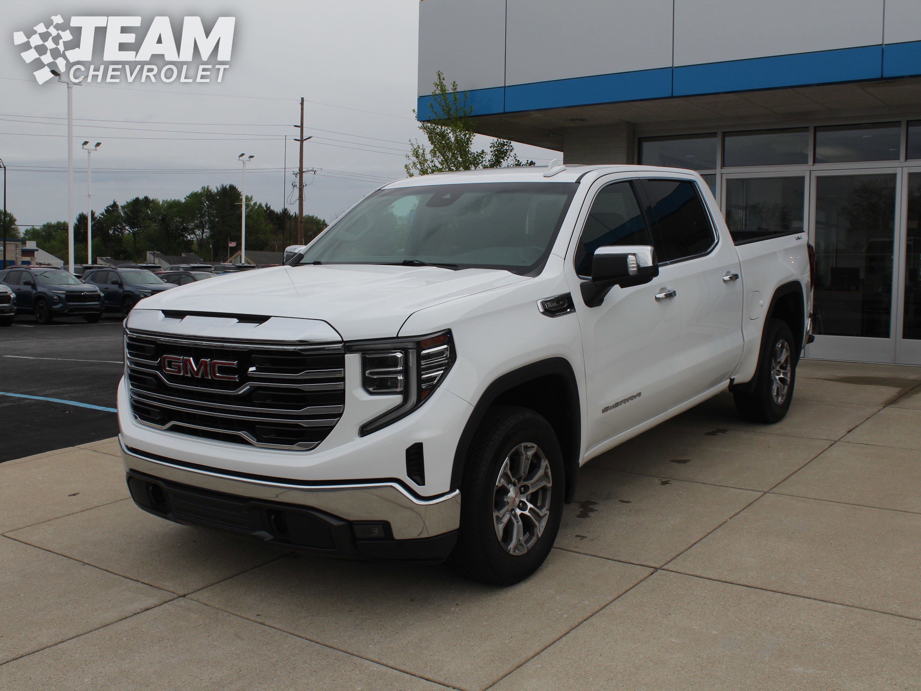 Used 2024 GMC Sierra 1500 SLT AWD/4WD image 8