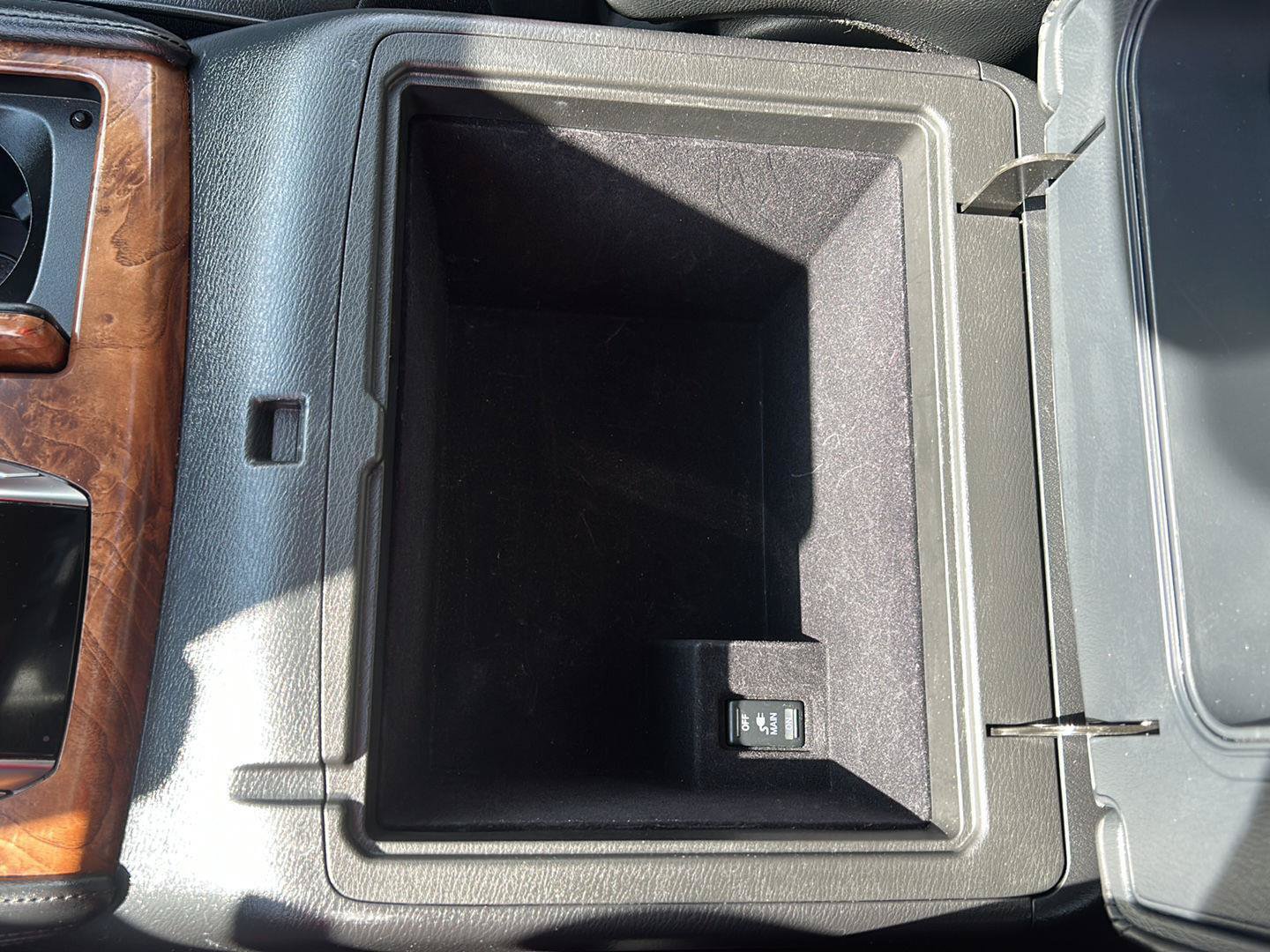 Used 2024 Nissan Armada SL w/ Captain's Chairs Package AWD/4WD image 17