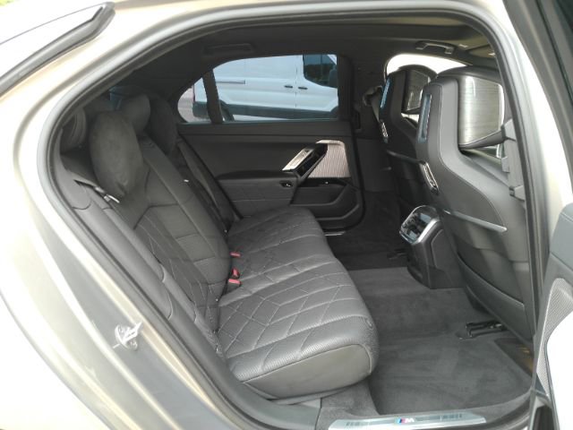 Used 2024 BMW i7 xDrive60 w/ Premium Package AWD/4WD image 29