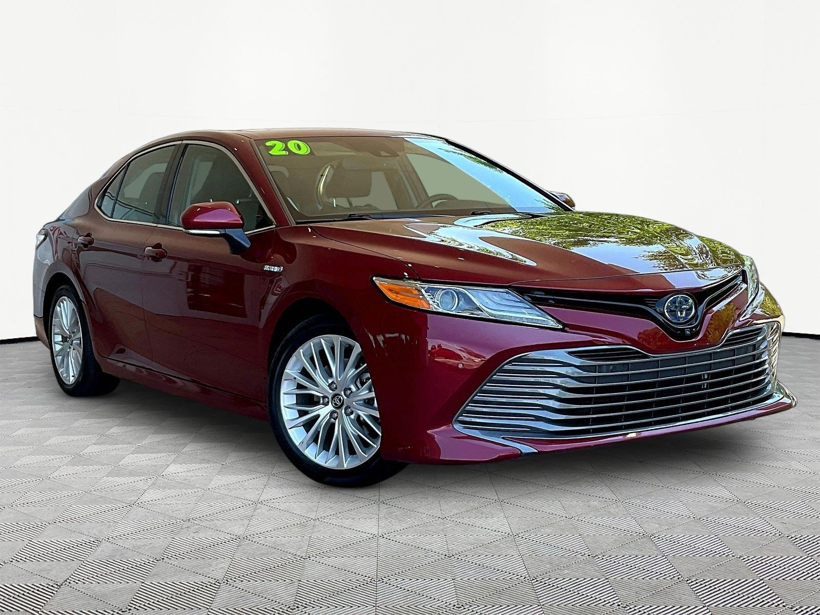 Used 2020 Toyota Camry XLE w/ Driver Assist Package FWD image 3