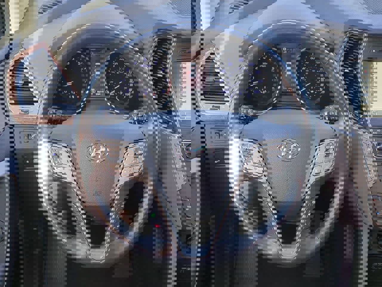 Used 2017 Hyundai Santa Fe Limited image 25