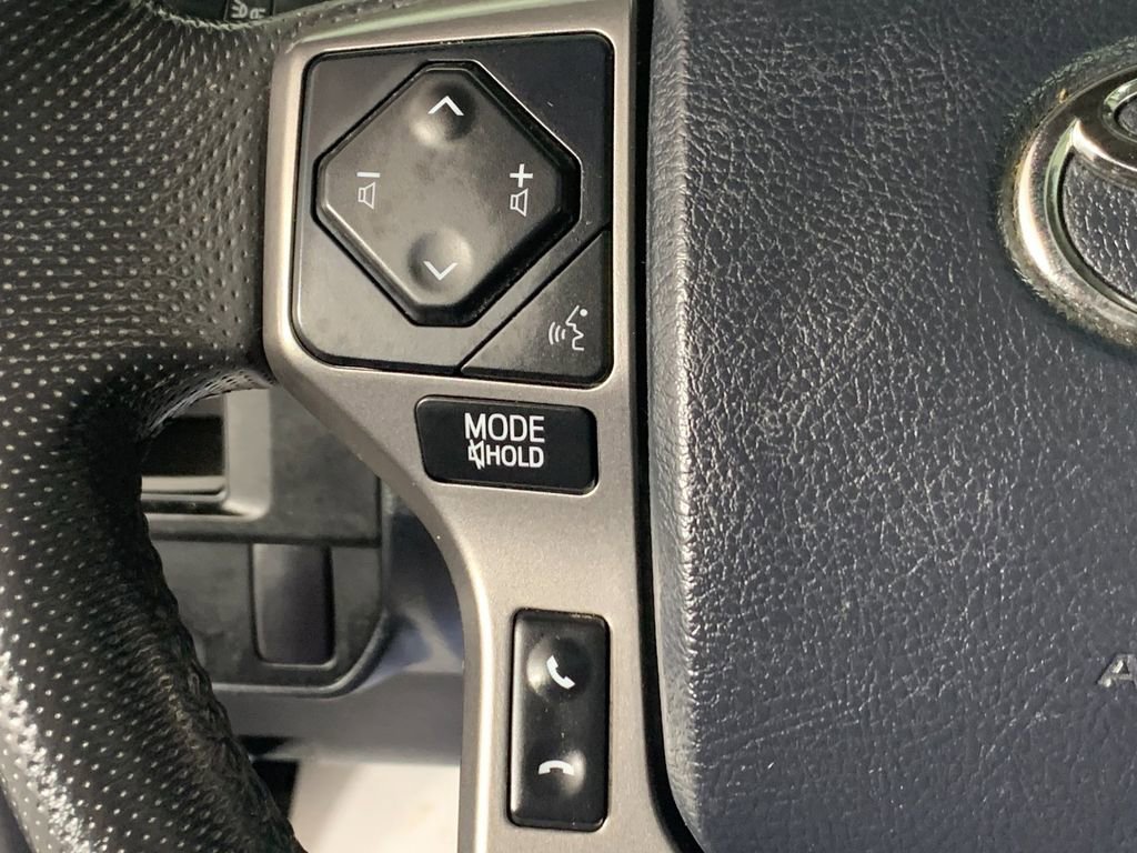 Used 2016 Toyota Tacoma Limited w/ Towing Package image 19