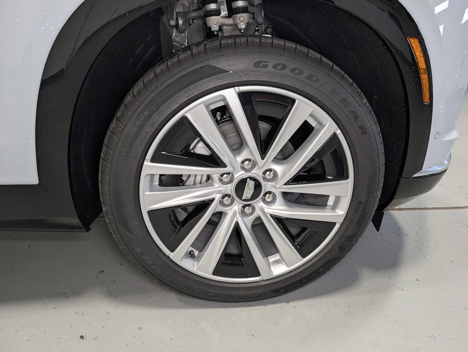 New 2027 Cadillac Vistiq Luxury w/ LPO, Floor Liner Package AWD/4WD image 3