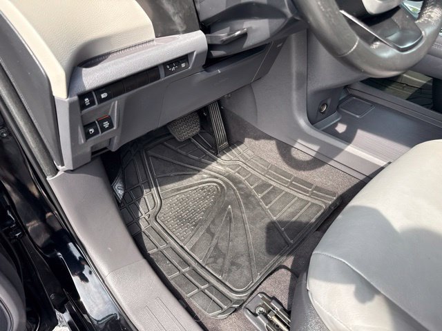 Used 2023 Toyota Sienna XLE FWD image 17
