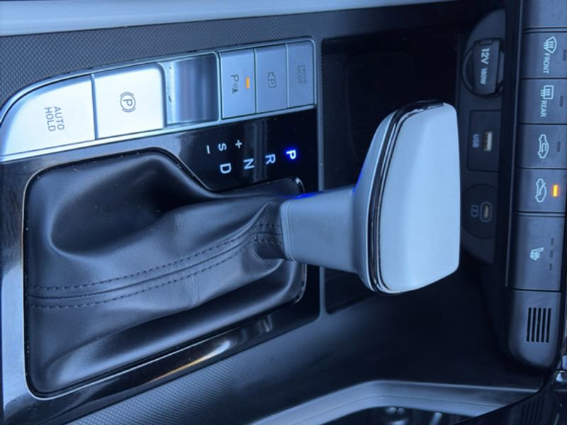 Used 2024 Hyundai Elantra Limited image 22