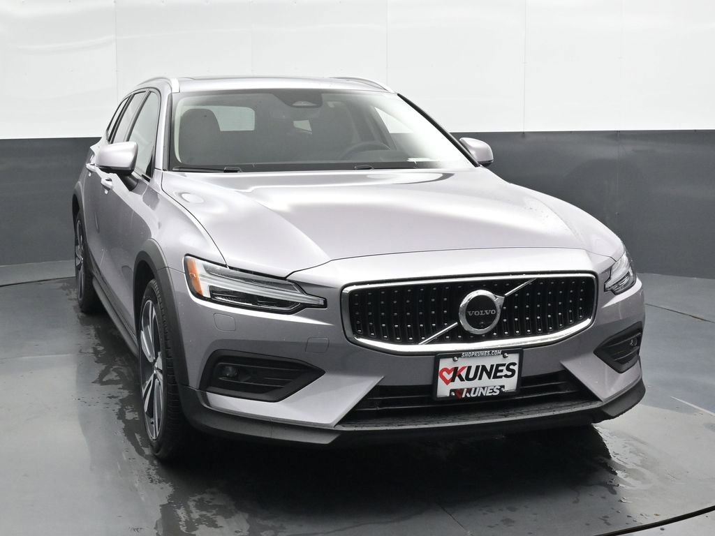 New 2026 Volvo V60 B5 Cross Country Plus w/ Climate Package image 4