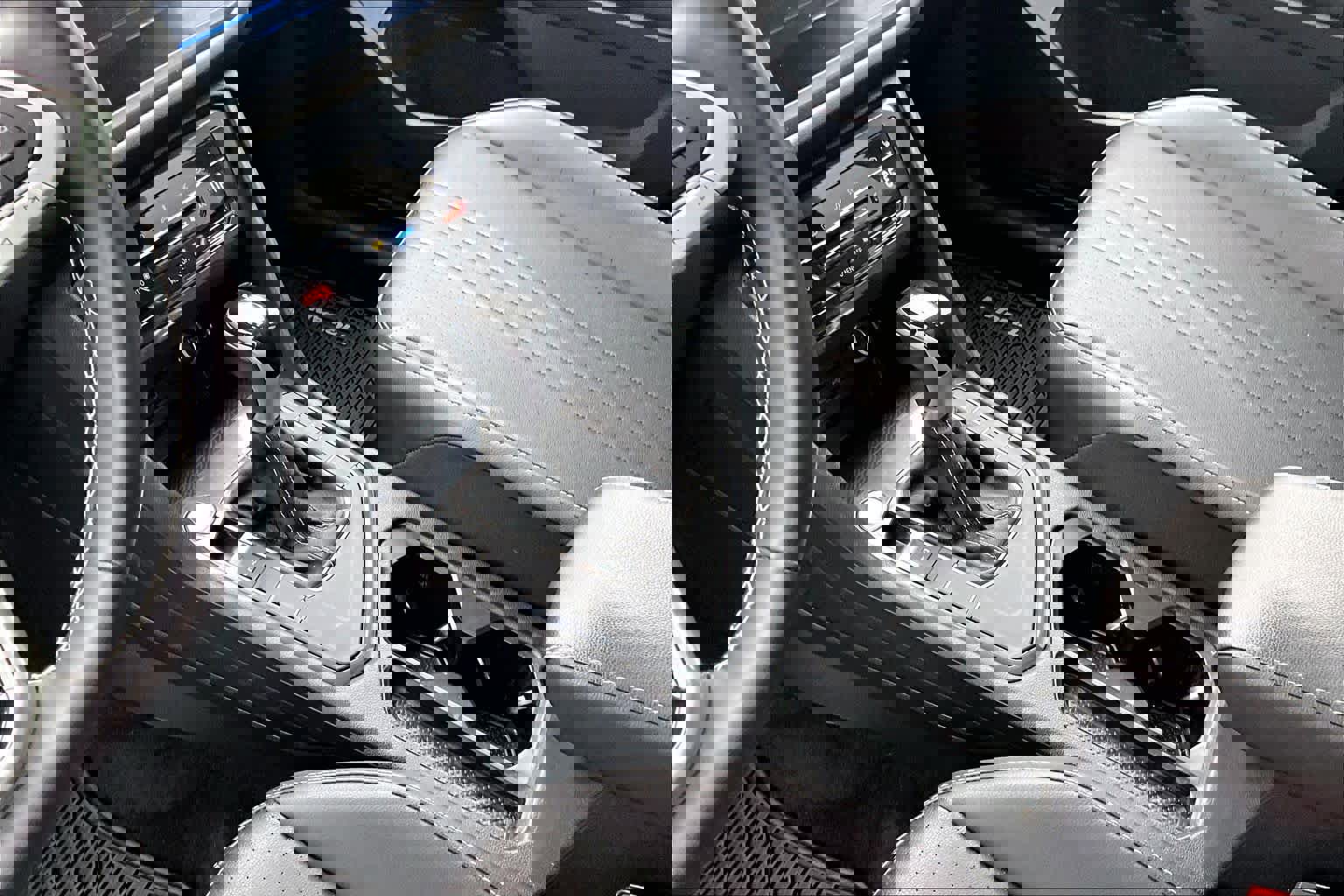 Used 2022 Volkswagen Tiguan SE w/ Panoramic Sunroof Package image 17