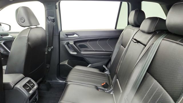 Used 2023 Volkswagen Tiguan SE R-Line image 32