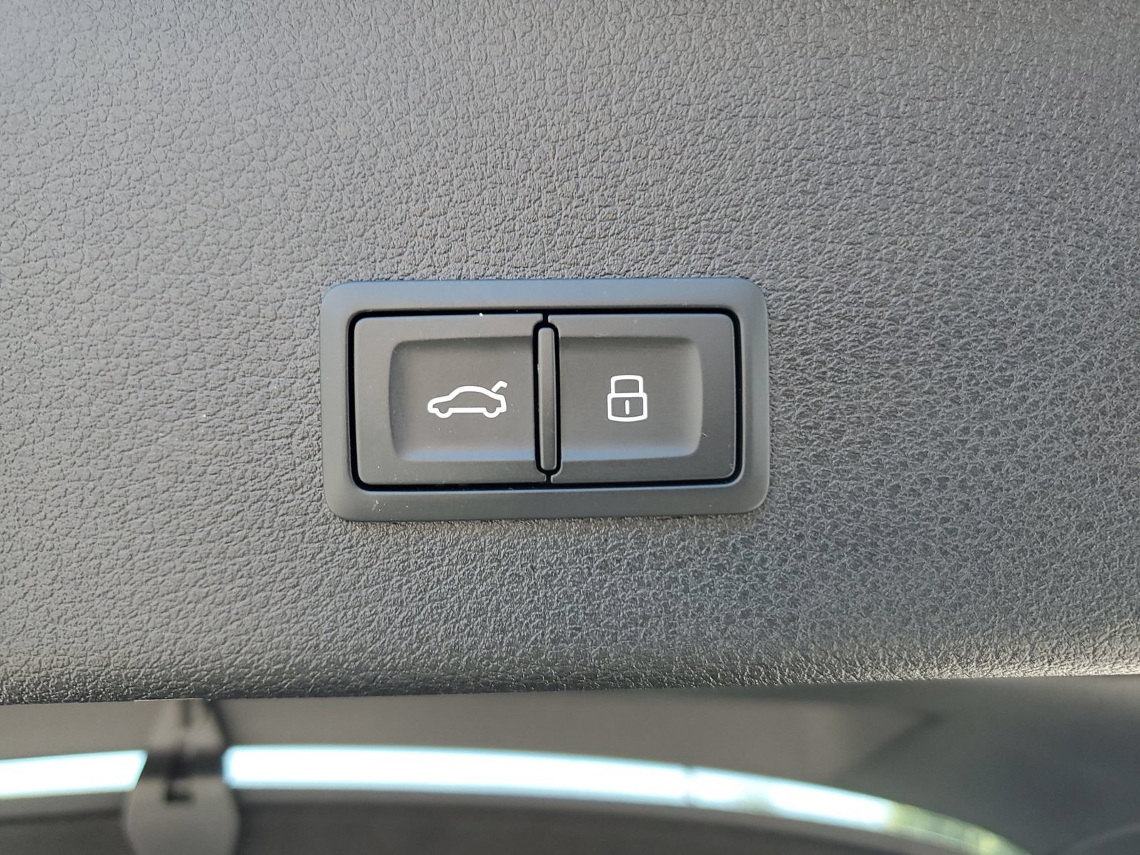 Used 2024 Audi Q8 e-tron Premium AWD/4WD image 9