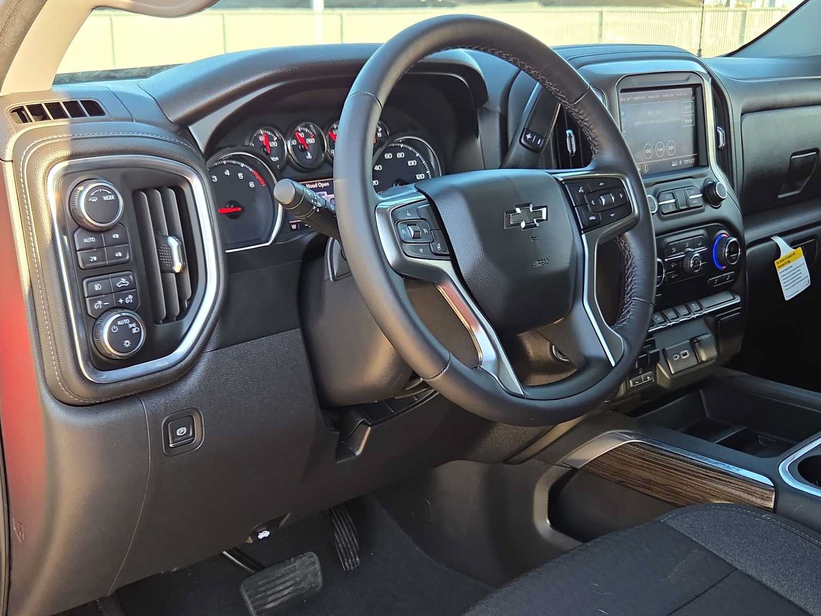 Used 2021 Chevrolet Silverado 1500 LT Trail Boss w/ Bed Protection Package AWD/4WD image 10