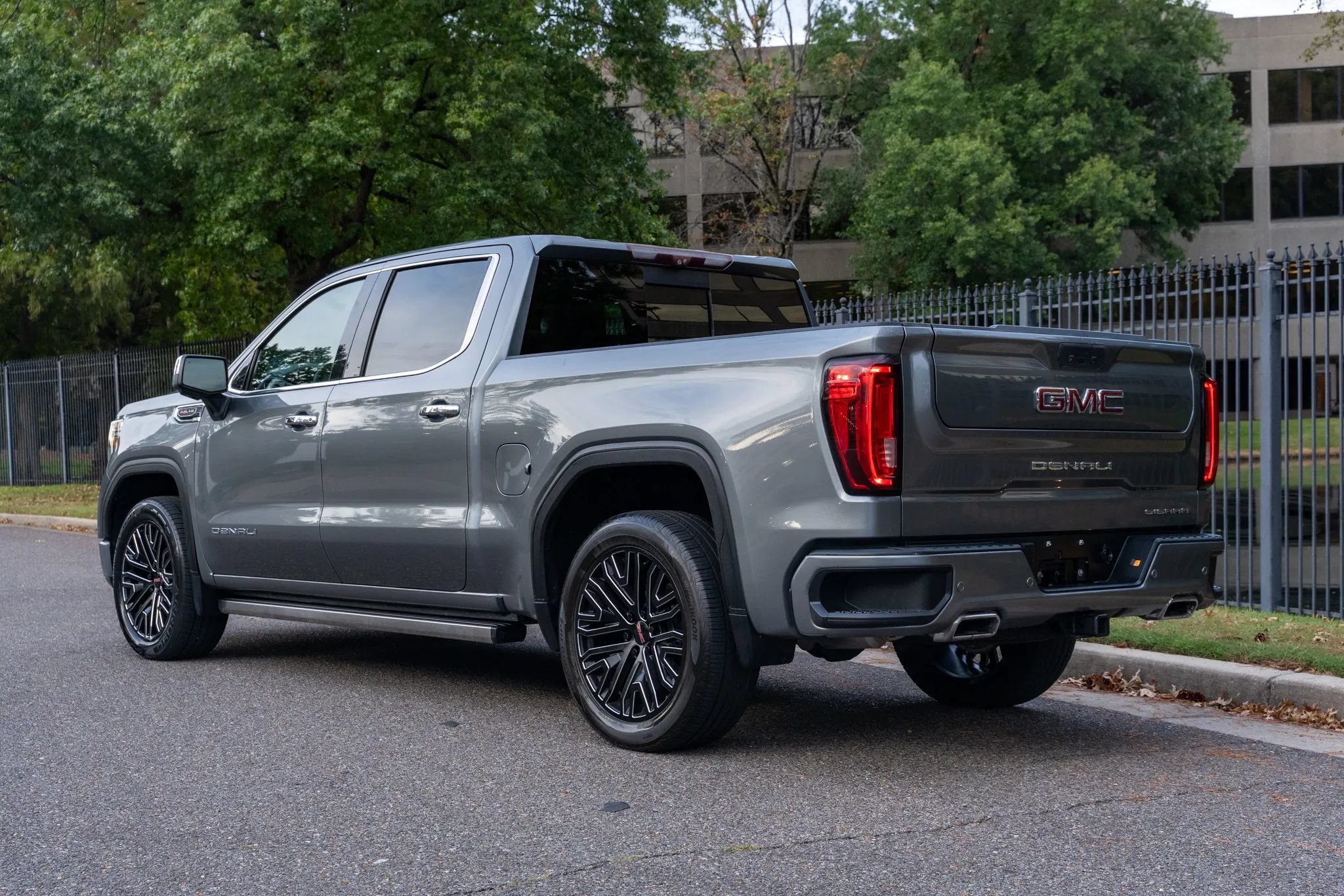 Used 2020 GMC Sierra 1500 Denali w/ Denali Ultimate Package AWD/4WD image 8
