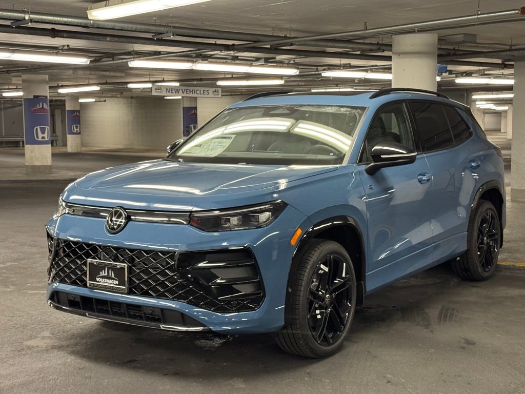 New 2025 Volkswagen Tiguan SE R-Line image 3