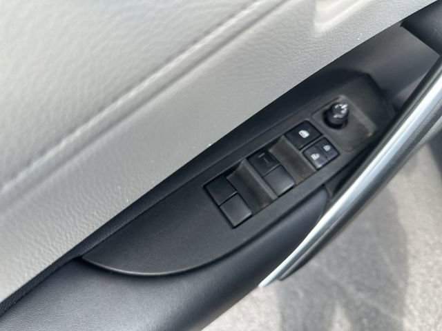 Used 2022 Toyota Corolla Cross L AWD/4WD image 17