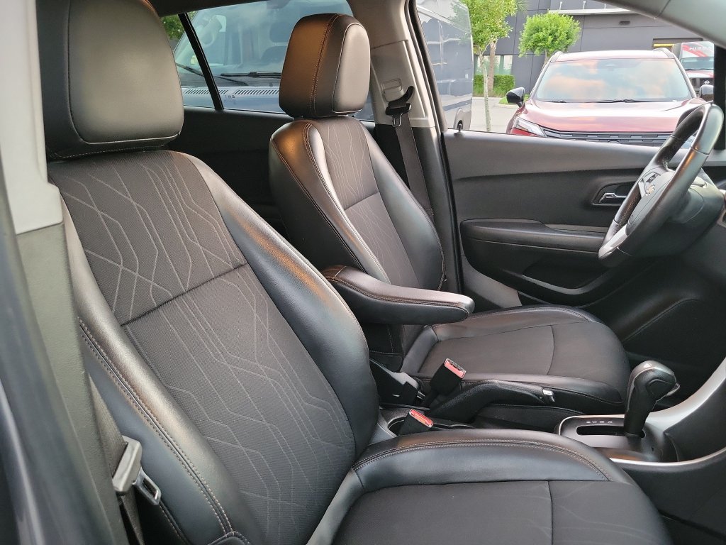Used 2019 Chevrolet Trax LT w/ LT Convenience Package AWD/4WD image 27