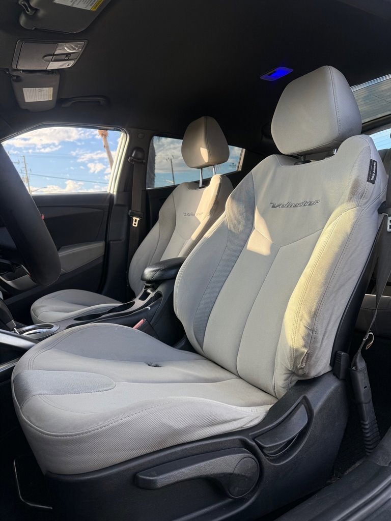 Used 2012 Hyundai Veloster image 11