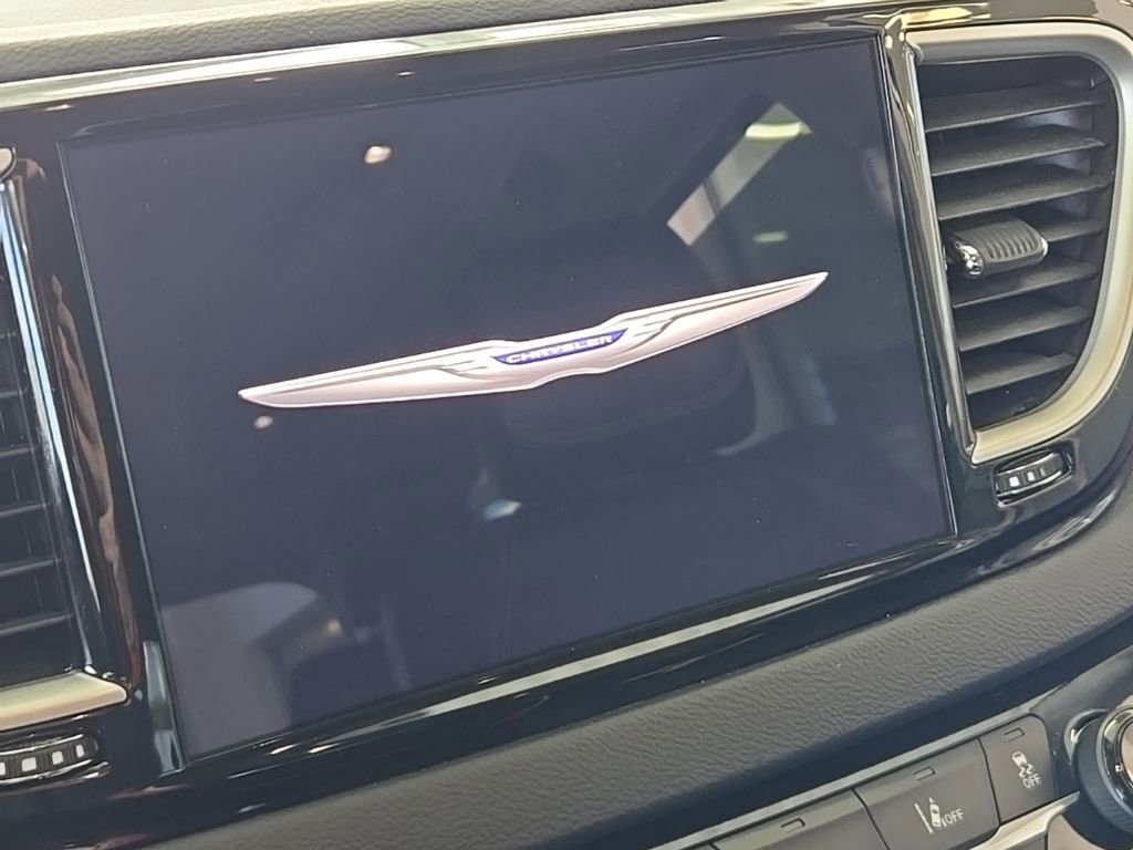 Used 2024 Chrysler Pacifica Touring-L image 29