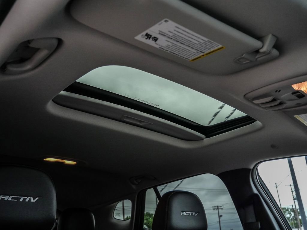 Used 2025 Chevrolet Trax ACTIV w/ Sunroof Package image 14