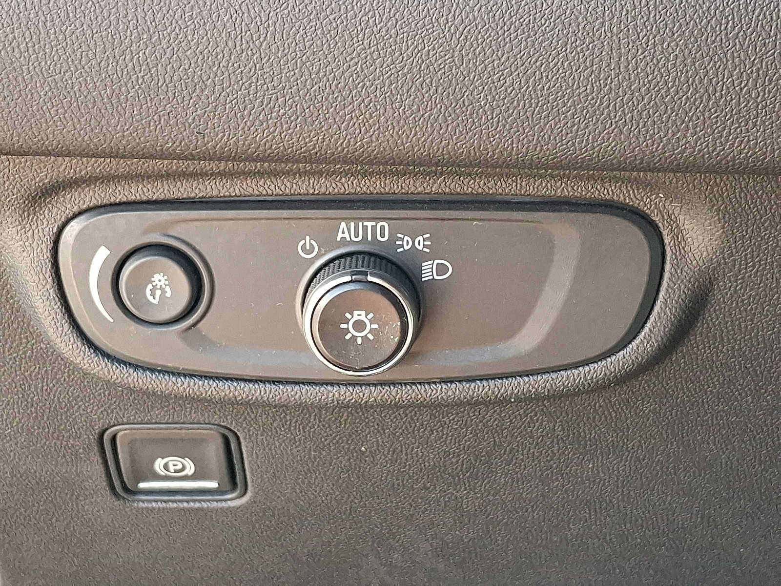 Used 2023 GMC Terrain SLE w/ Driver Convenience Package FWD image 25