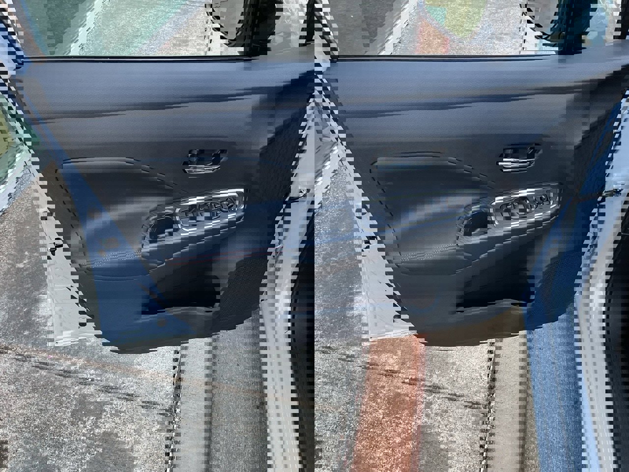 New 2025 Nissan Versa SR w/ Trunk Package image 12