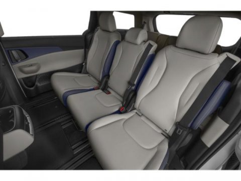 Used 2025 Kia Carnival EX FWD image 15