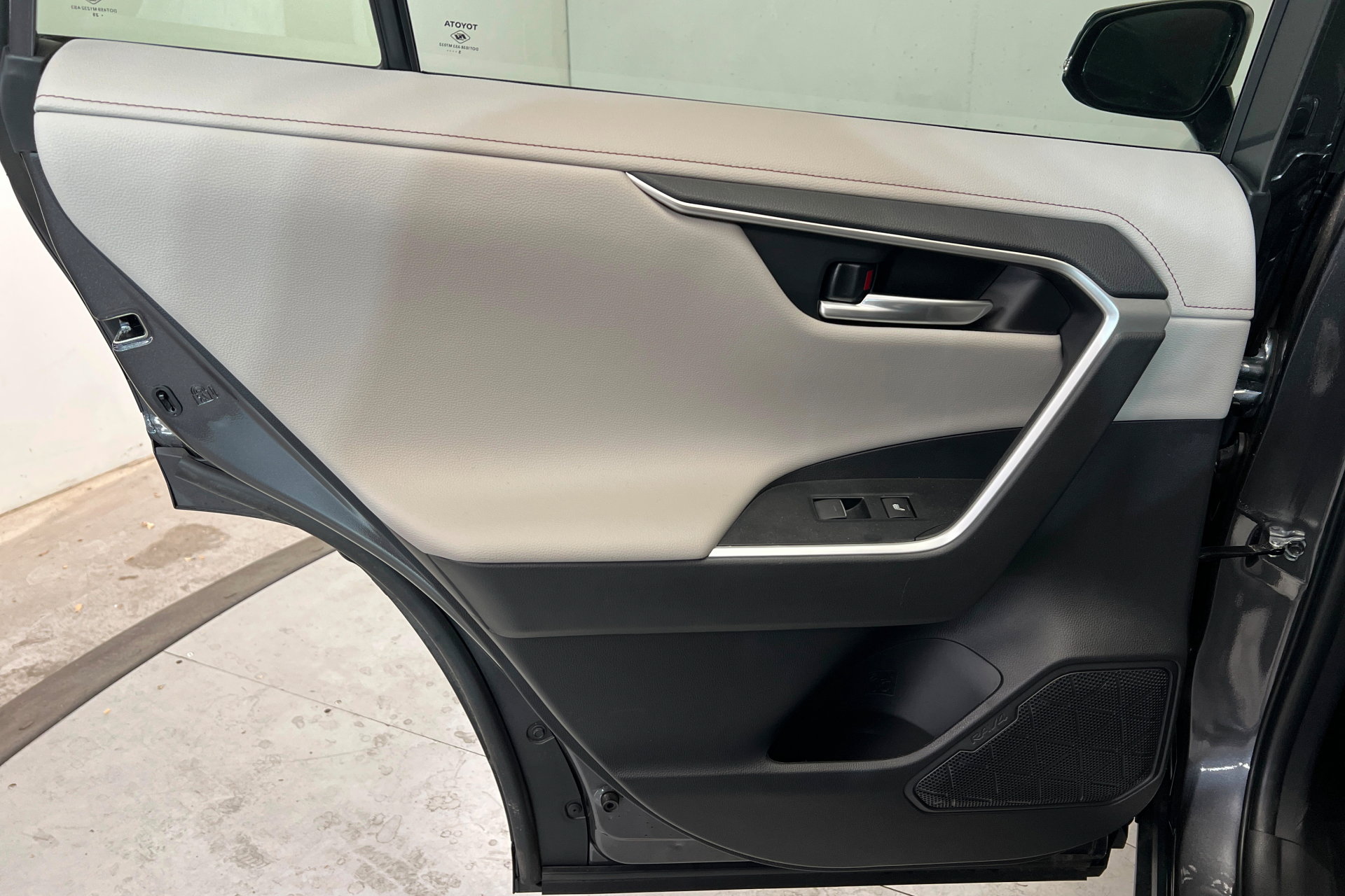 Used 2025 Toyota RAV4 Limited w/ Advanced Technology Package image 19