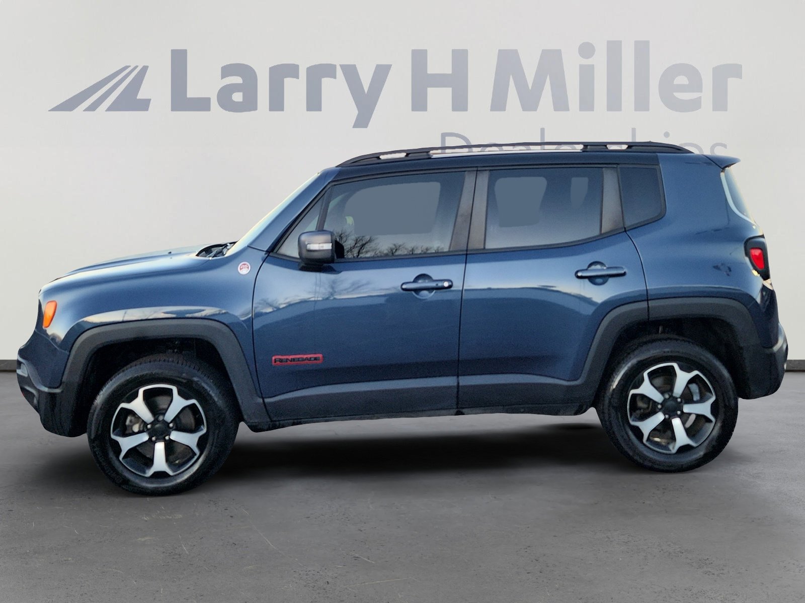 Used 2021 Jeep Renegade Trailhawk image 3