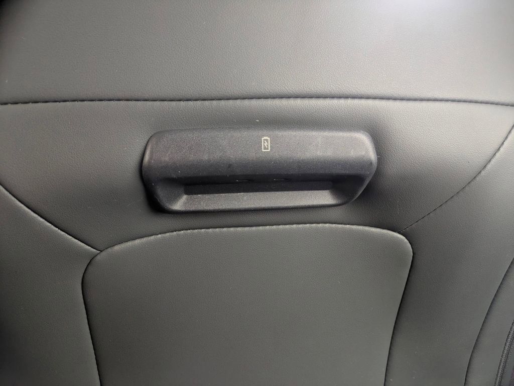 Used 2025 Ford Expedition Active image 37