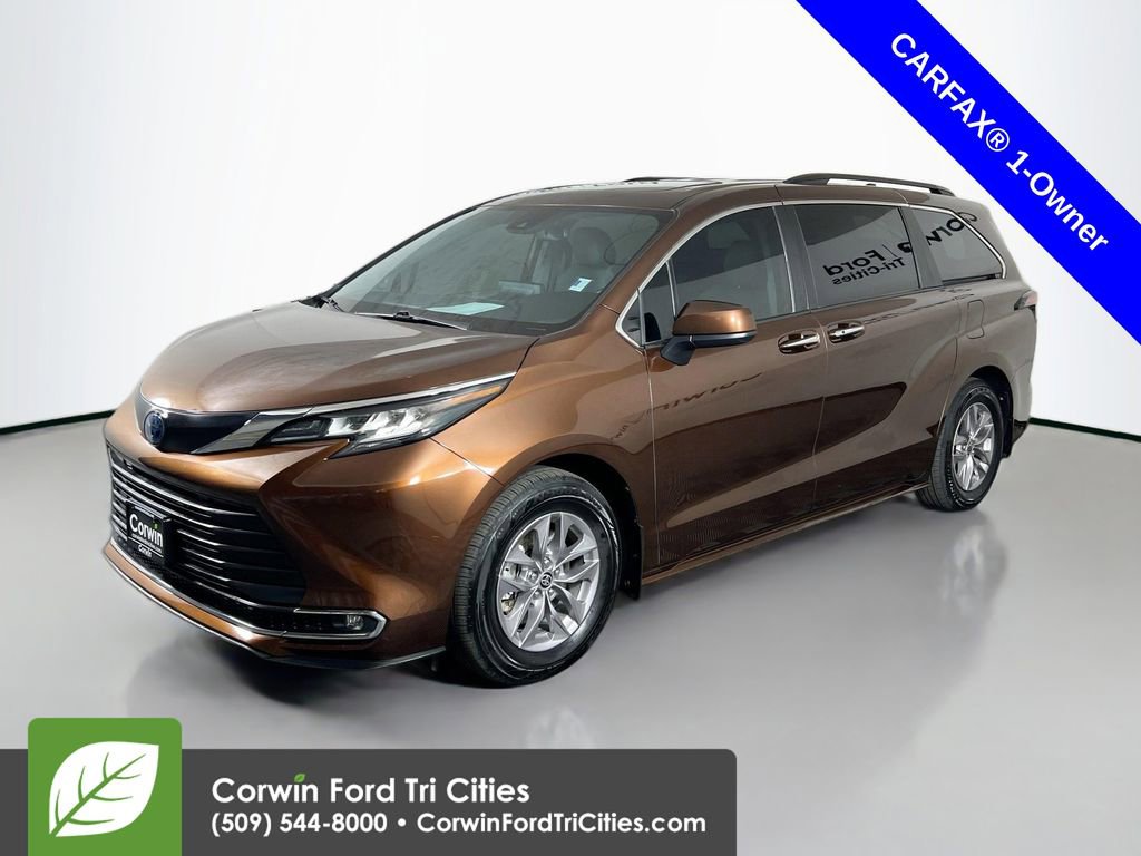 Used 2023 Toyota Sienna XLE w/ XLE Plus Package image 5