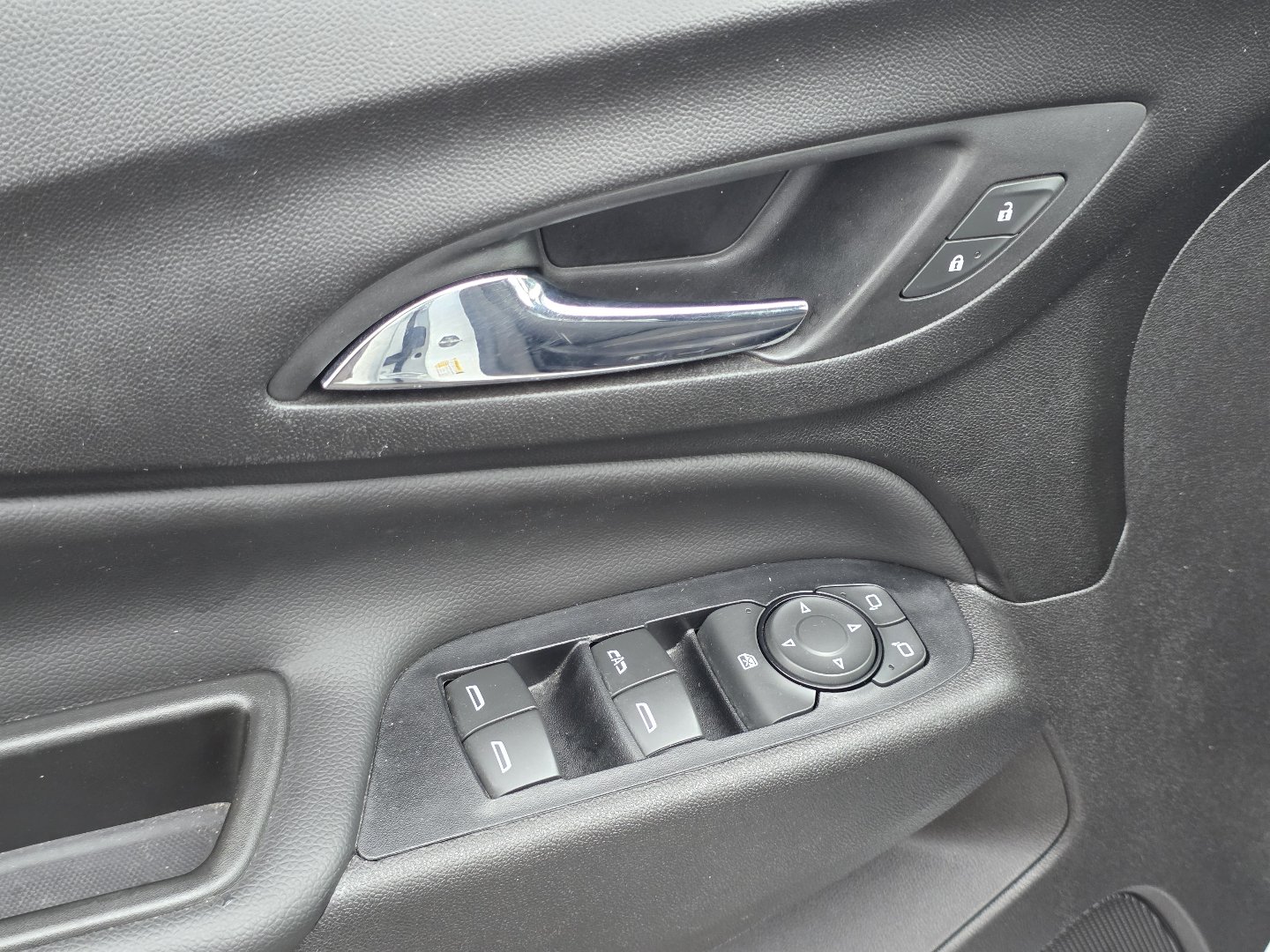 Used 2020 Chevrolet Equinox LT FWD image 24