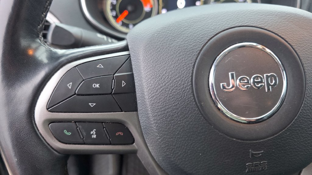Used 2020 Jeep Cherokee Latitude Lux w/ Comfort/Convenience Group AWD/4WD image 16