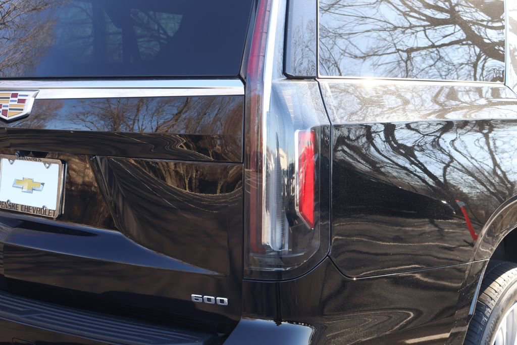 Used 2024 Cadillac Escalade ESV Luxury image 7