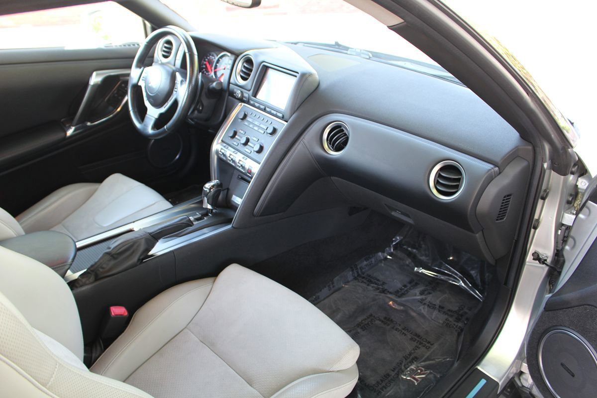 Used 2009 Nissan GT-R Premium AWD/4WD image 13