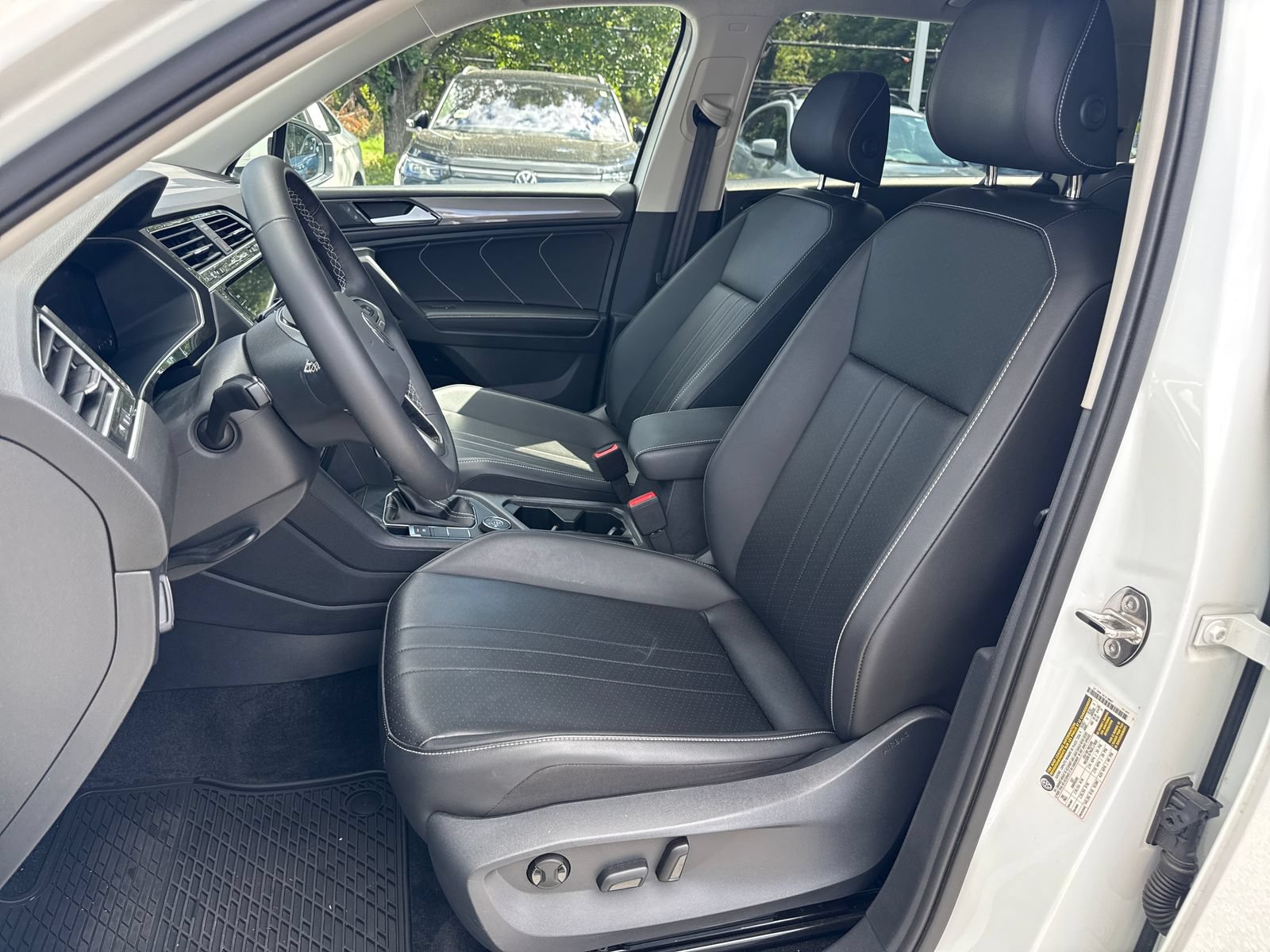 Certified 2024 Volkswagen Tiguan SE AWD/4WD image 10