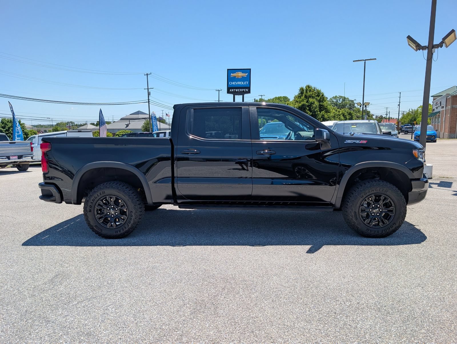 Used 2023 Chevrolet Silverado 1500 ZR2 w/ Technology Package AWD/4WD image 2