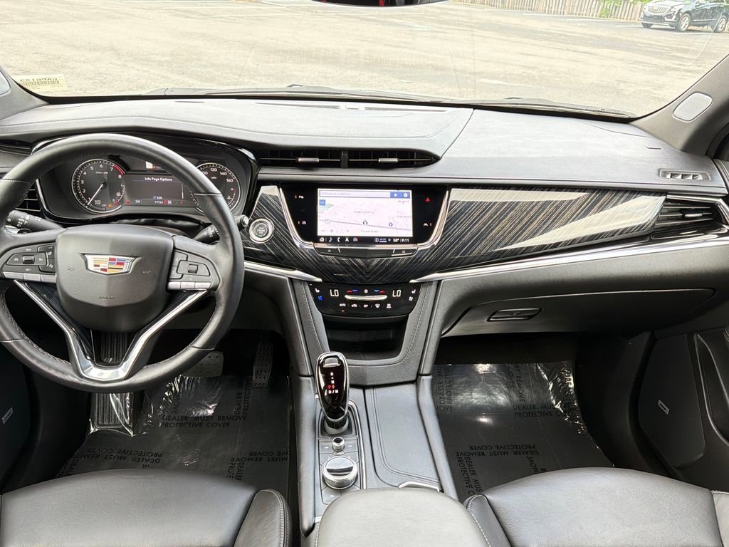 Certified 2023 Cadillac XT6 Premium Luxury AWD/4WD image 13