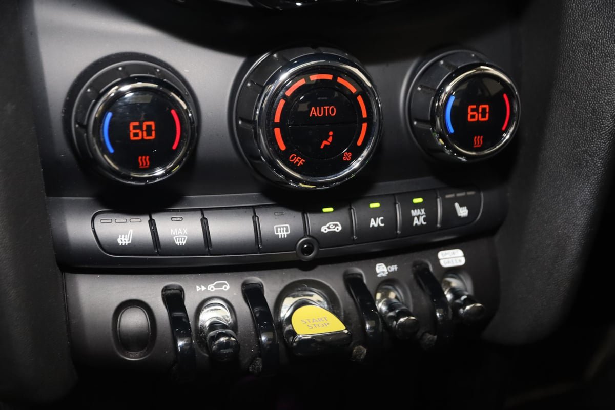 Used 2024 MINI Cooper SE FWD image 31