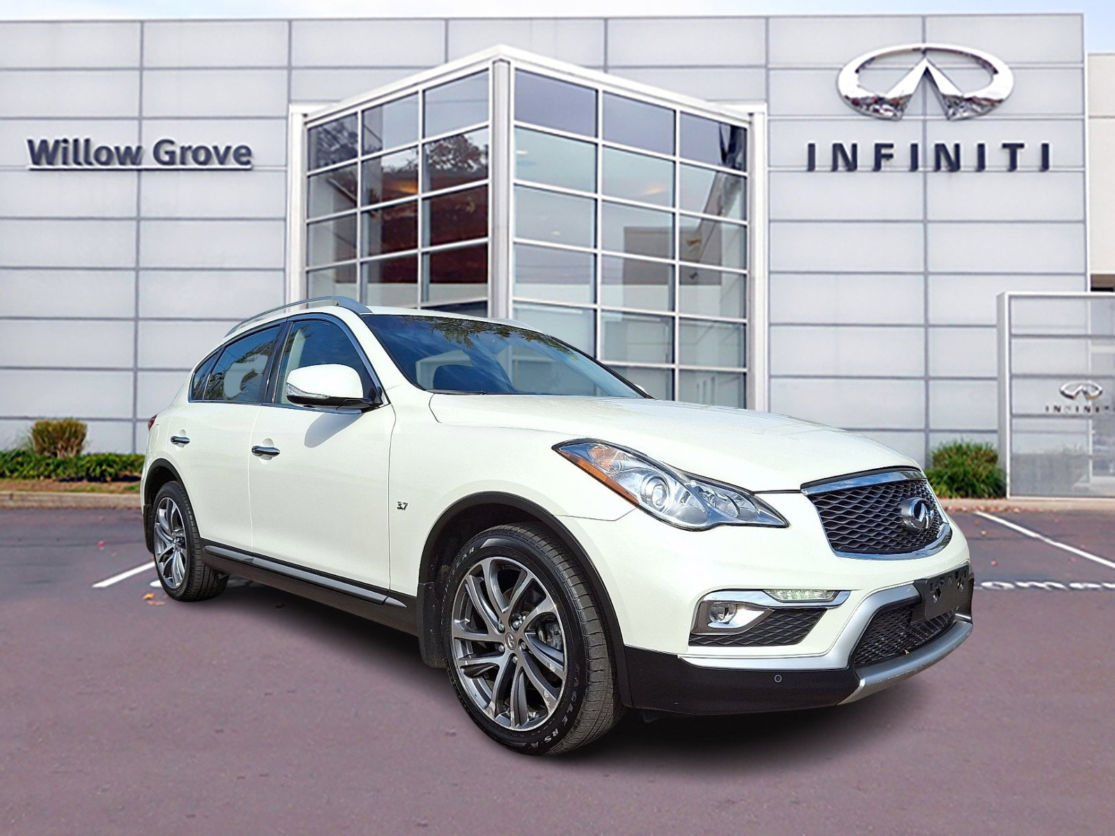 Used 2016 INFINITI QX50 AWD w/ Deluxe Touring Package image 1