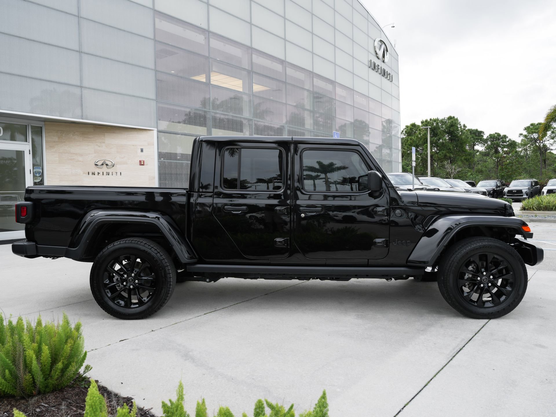 Used 2024 Jeep Gladiator Sport AWD/4WD image 26