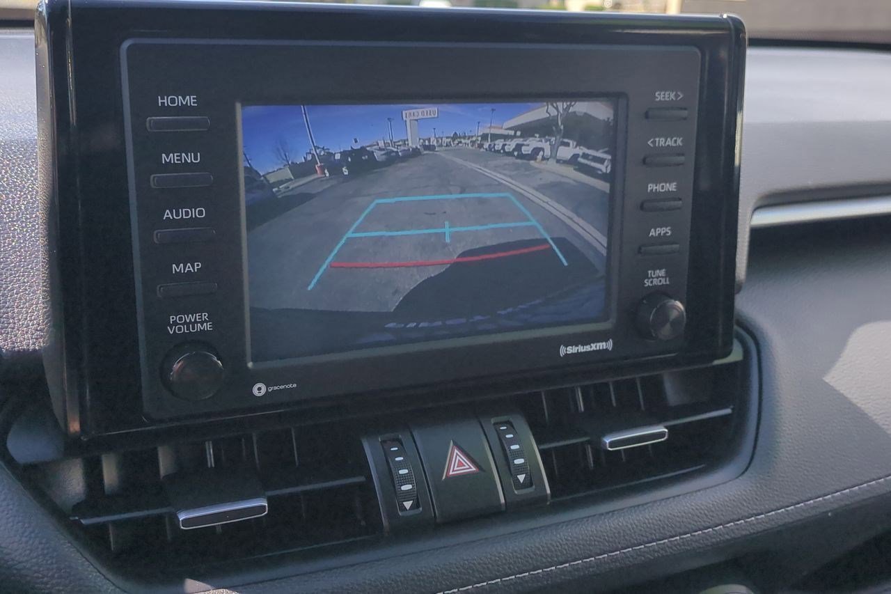 Used 2022 Toyota RAV4 XLE Premium image 17