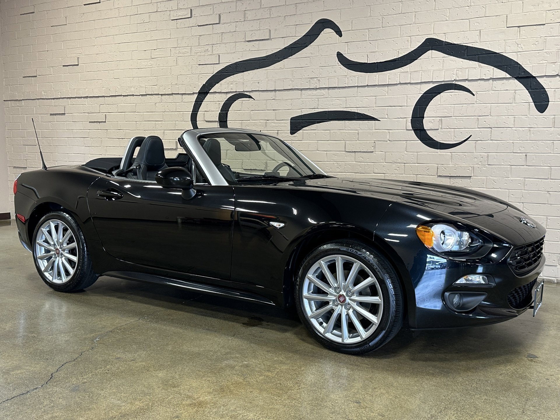 Used 2017 FIAT 124 Spider Lusso image 2