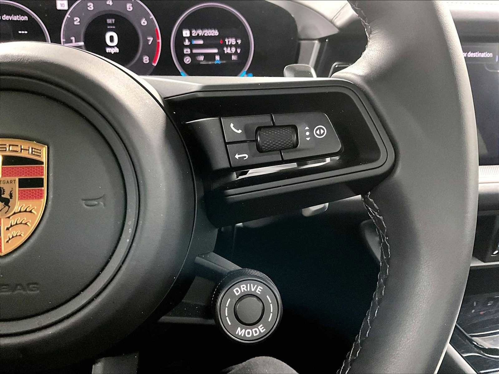 Used 2025 Porsche Cayenne Coupe image 23