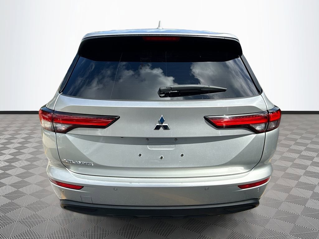 Used 2024 Mitsubishi Outlander ES image 7