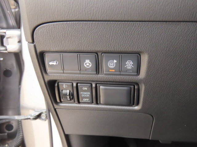 Used 2019 Nissan Armada Platinum w/ Captain's Chairs Package RWD image 27