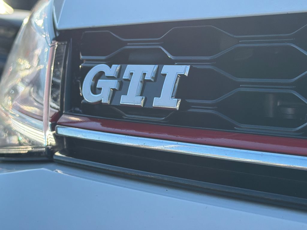 Used 2018 Volkswagen GTI SE FWD image 12