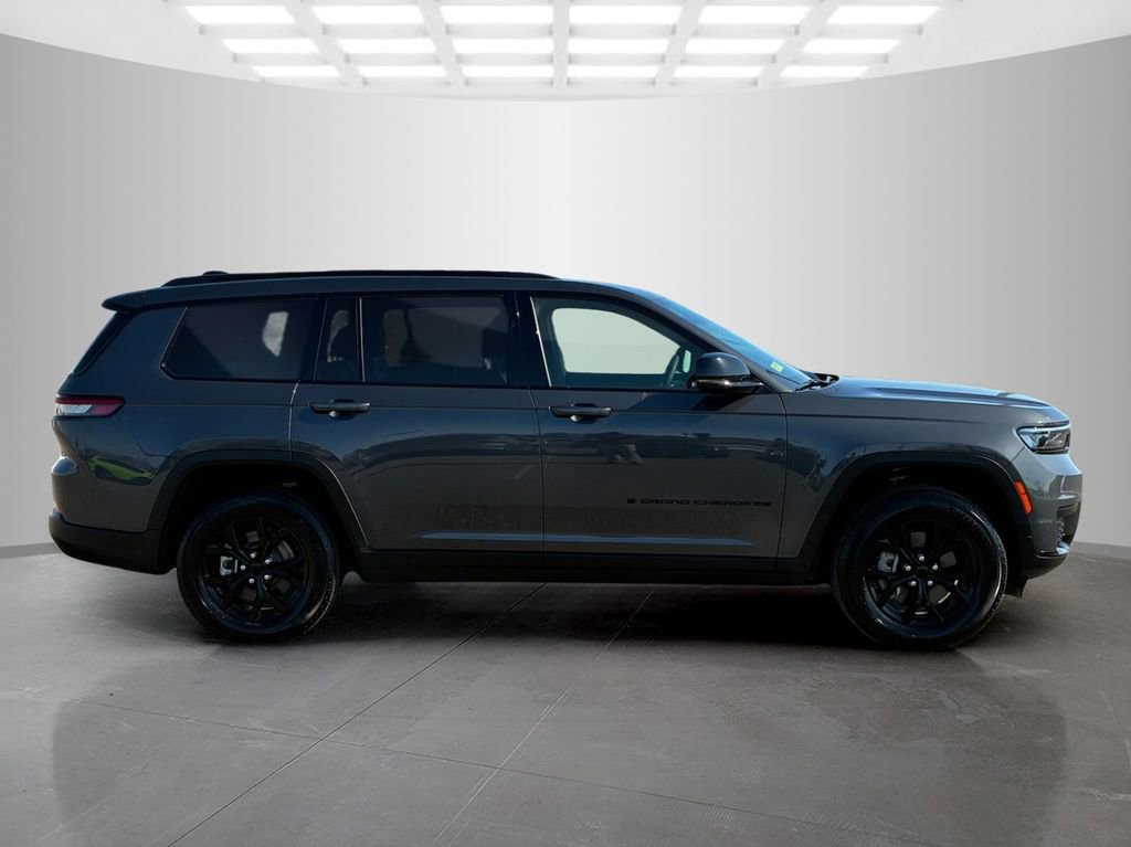 Used 2024 Jeep Grand Cherokee L Altitude image 4
