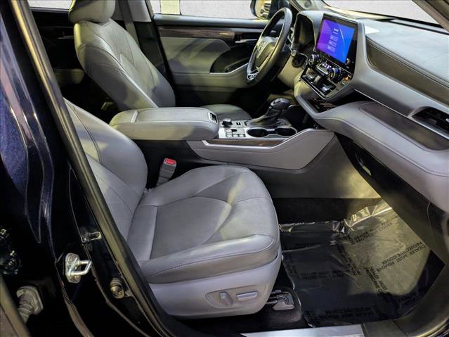 Used 2023 Toyota Highlander Platinum image 21