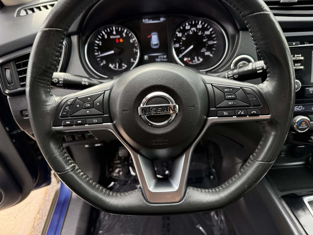 Used 2017 Nissan Rogue SV AWD/4WD image 19