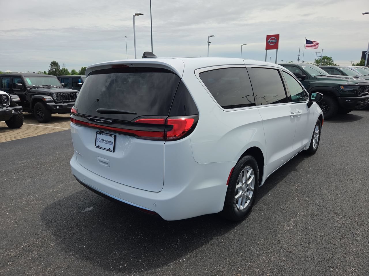 New 2027 Chrysler Pacifica Select w/ Family Tech Group FWD image 7